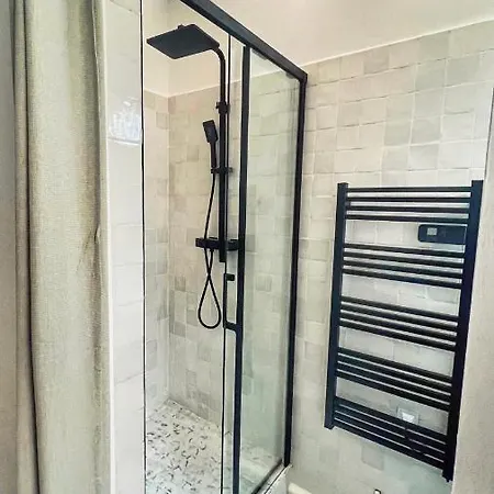 A La Grande De * بياريتز